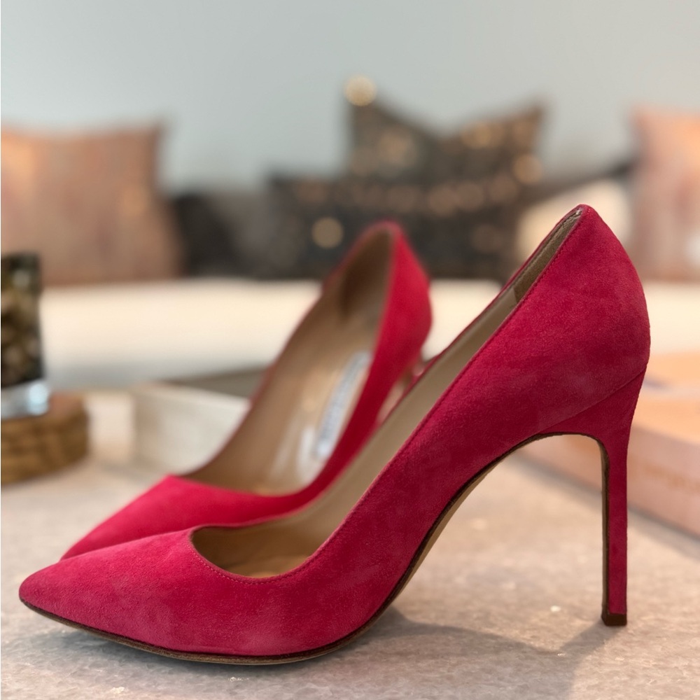 Manolo Blahnik Pink Suede Pumps